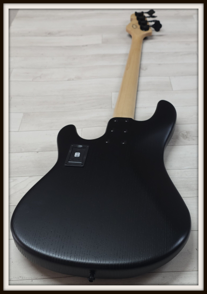 Sandberg California II Central 4 Ebony, Open Pore Black